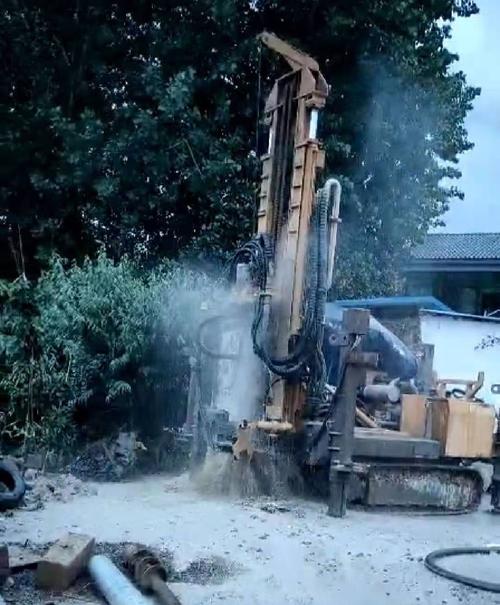 潜山钻岩石井